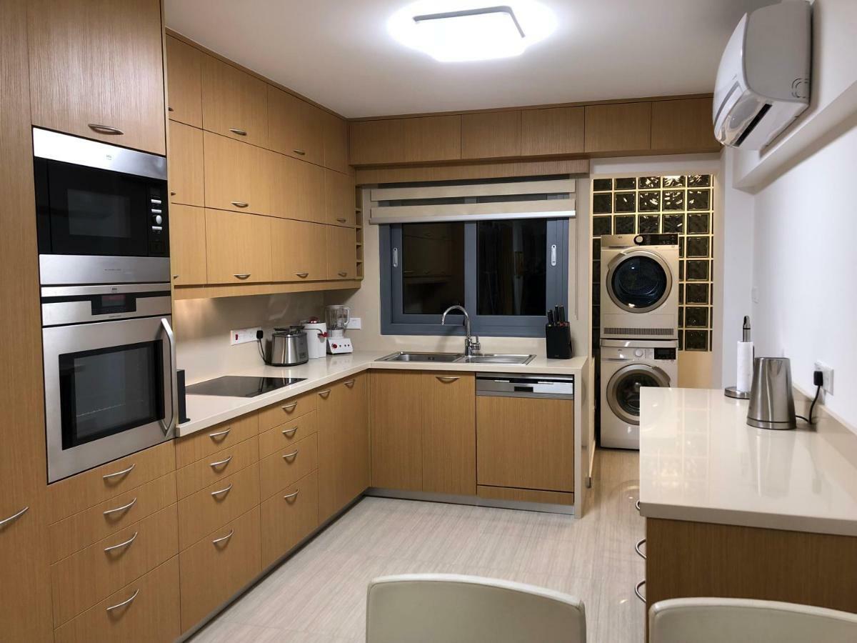 Kennedy Deluxe Suites Nicosia Esterno foto